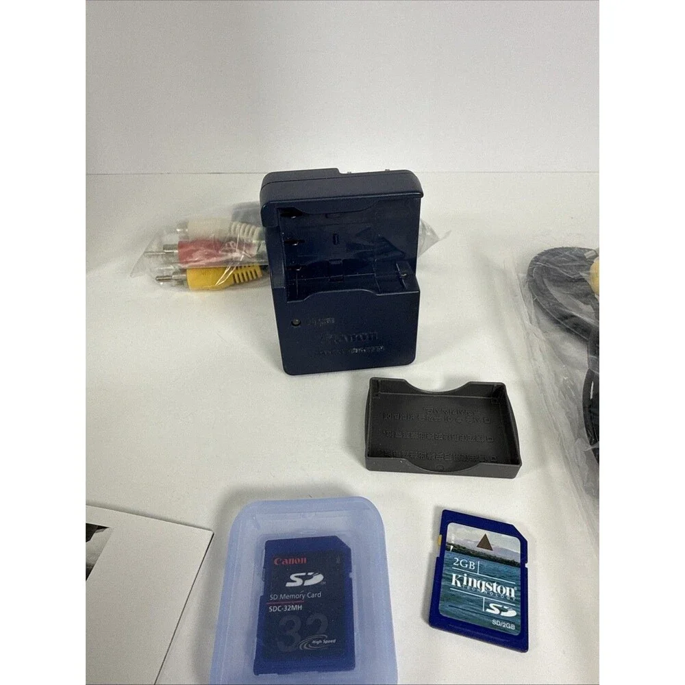RARE Canon ELPH S500 COACH Edition Camera Kit  - Missing Coach Carry Case.